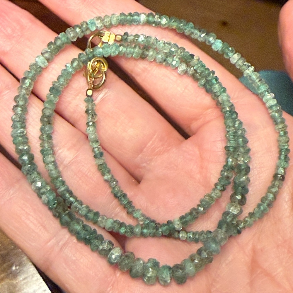Faceted natural emerald bead necklace - Picture 11 of 14